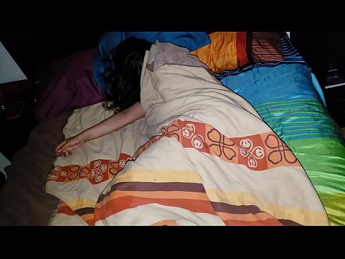❤️ सौतेनी आमा सुतेको बेला आफ्नी जवान सौतेनी आमालाई पिट्दै। ❤❌ हामी मा ☑